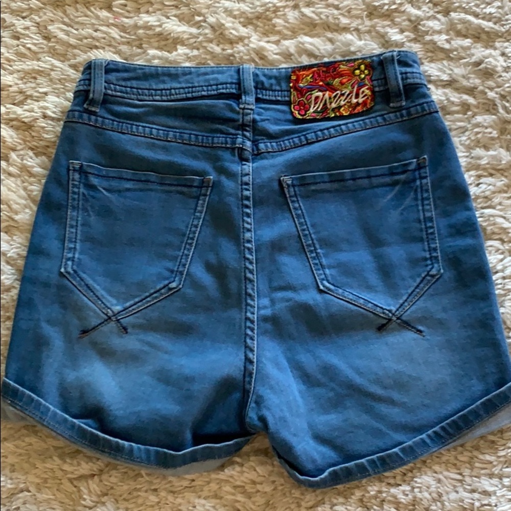 Duzzle jean shorts in blue stretchy material